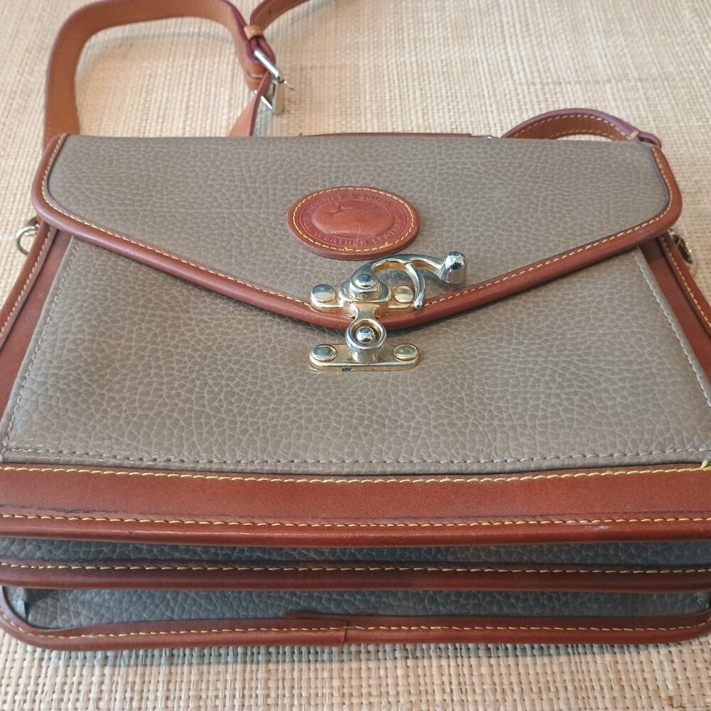 Dooney and Bourke All Weather Leather handbag / purse - Picture 3 of 12